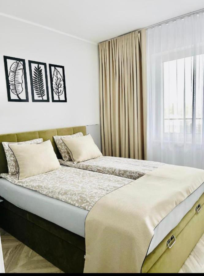Apartcentrum-charlotte -parking-air Conditioning Apartment